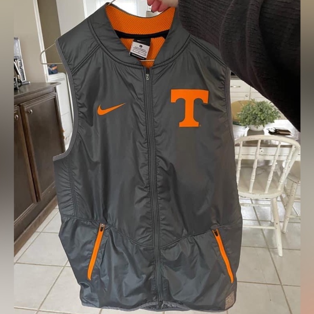 Like New. Tennessee Vols Nike vest